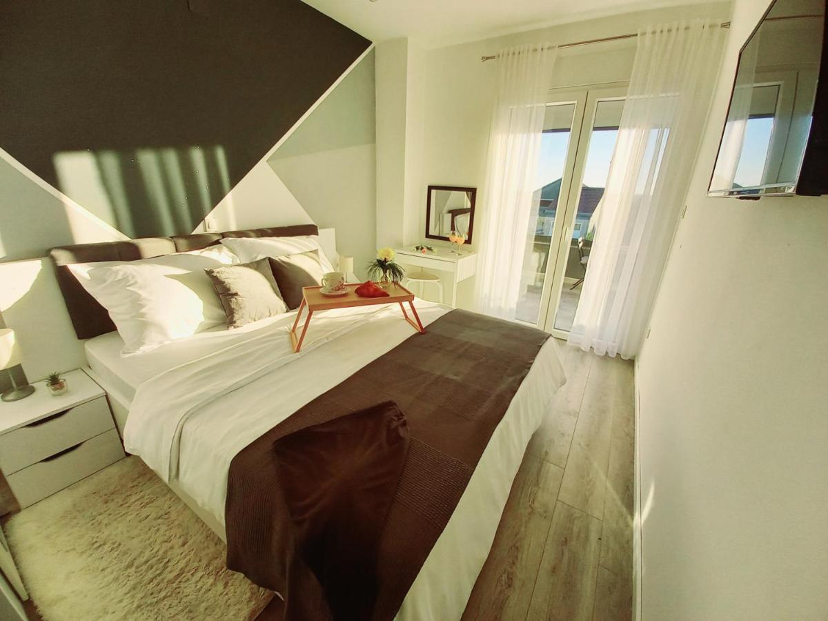 Villa Tia With Heated Pool & Jacuzzi Murvica  Exterior foto