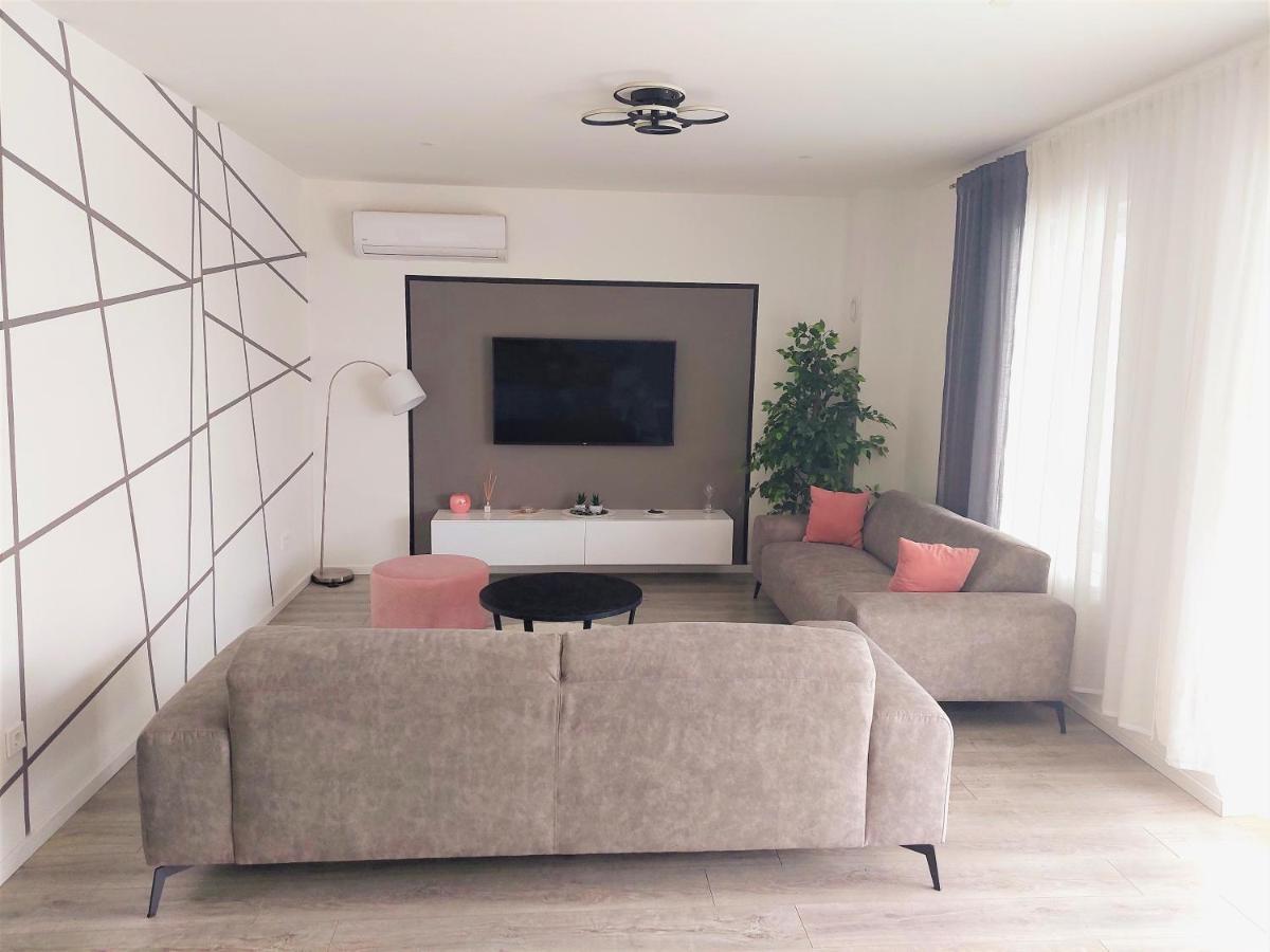 Villa Tia With Heated Pool & Jacuzzi Murvica  Exterior foto