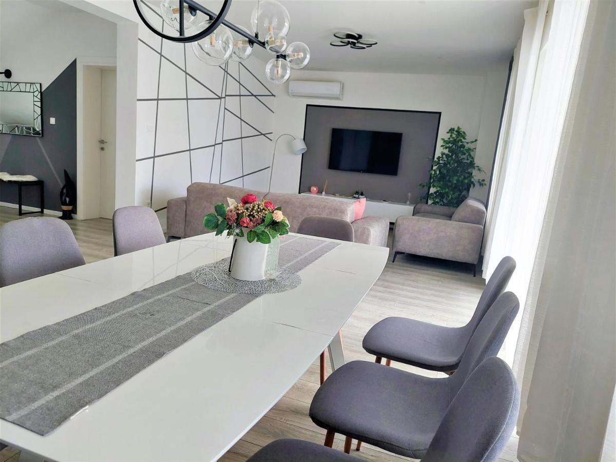 Villa Tia With Heated Pool & Jacuzzi Murvica  Exterior foto